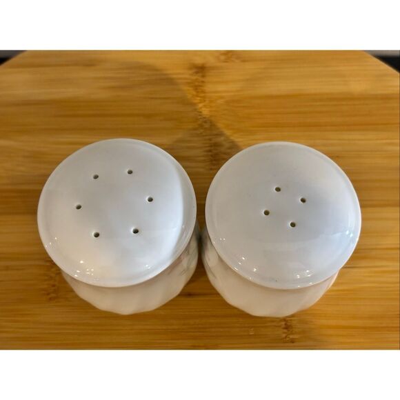 Vintage Corelle Pink Trio salt and pepper shakers - Picture 6 of 9